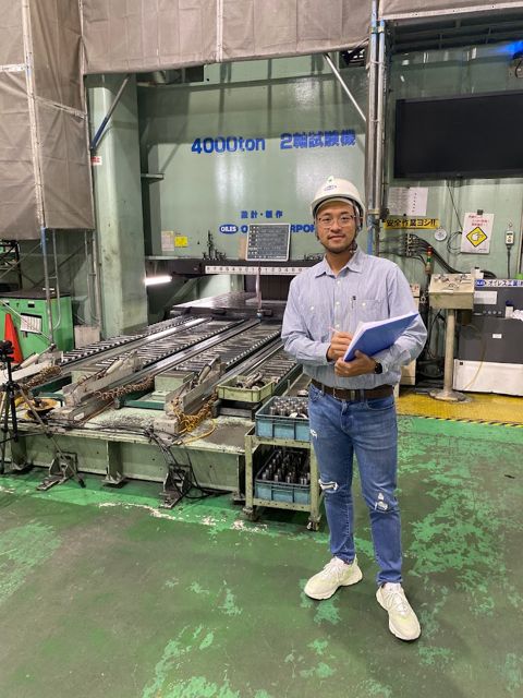 赴日本隔震支承實驗室，考察 4000 噸雙軸試驗機